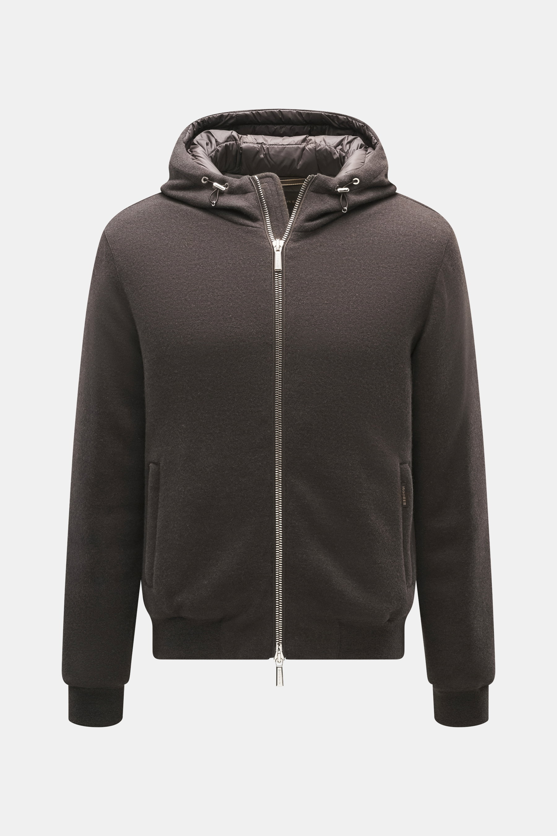 Moorer Daunenblouson 'Brigno' graubraun meliert, frontal mit Kapuze und Zwei-Wege-Reißverschluss, Strick aus Schurwolle und Cashmere, Daunenfüllung, Slim Fit.