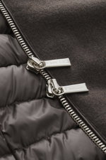 Close-up image from a top-front perspective showing the zipper detail and fabric texture of the Moorer Down blouson 'Brigno' grey-brown melange, made from a virgin wool-cashmere blend with warm down filling, slim fit, two-way zipper, hood with drawstring,