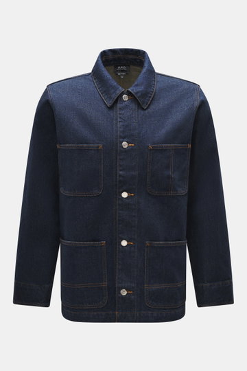 A.P.C. Jeansjacke navy aus griffigem, reinem Baumwoll-Denim, Slim Fit, frontal fotografiert mit Umlegekragen, fünf-Knopf-Leiste, vier Fronttaschen, Knopf-Ärmelabschlüssen.