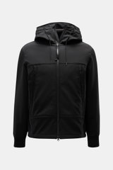 C.P. Company Softshell-Jacke 'C.P. Shell-R Goggle Jacket' schwarz, frontale Nahaufnahme, Softshell aus recycelter Microfaser, Kapuze mit Goggle Lenses, wind- und wasserabweisend, Slim Fit.