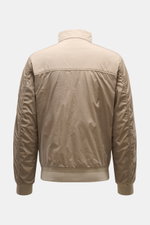 C.P. Company Blouson graugrün, sportiver Slim Fit Blouson aus recycelter Microfaser, Rückansicht mit Stehkragen und elastischen Bündchen.