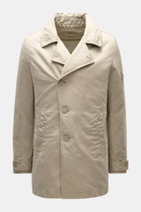Stone Island Jacke 'David-TC Ghost Piece' sand, frontale Ansicht, leicht gefüttert, Slim Fit, Anti-Drop-Finish, tonales Badge, Umlegekragen, Leistentaschen.