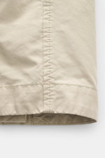 Stone Island Jacke 'David-TC Ghost Piece' sand, Detailansicht Stoff mit Anti-Drop-Finish, gesteppte Wattierung, Slim Fit, Ghost-Kollektion Badge am Ärmel.
