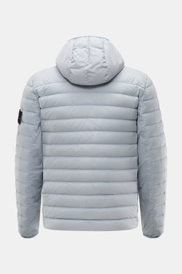 Stone Island Daunenjacke 'Seamless Tunnel Nylon Down-TC' rauchblau shown from the back with hood, horizontal quilting, and arm compass badge. <p>Die Jacke 'Seamless Tunnel Nylon Down-TC' von STONE ISLAND überzeugt mit innovativer Verarbeitung, leichter Da