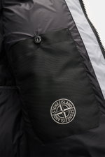 Close-up interior view of the Stone Island Down Jacket 'Matt Ripstop Cordura' Smoky Blue showing a black inner pocket with button and logo patch.

Technical performance in urban design: The down jacket 'Matt Ripstop Cordura' from STONE ISLAND impresses wi