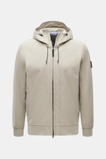 Stone Island Softshell-Blouson 'Light Soft Shell-R e.dye Technology' sand, frontal, wind- und wasserabweisend, Kapuze, Zwei-Wege-Reißverschluss, Slim Fit, elastische Microfaser, Mesh-Futter, Rippbündchen, Kompass-Badge.