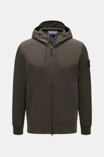 Stone Island Softshell-Blouson 'Light Soft Shell-R e.dye Technology' graubraun, frontal, mit Kapuze, zwei Wege Reißverschluss, Meshfutter, wind- und wasserabweisend.
