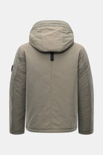 Stone Island Jacke 'Micro Reps' graugrün, Rückansicht, Baumwoll-Canvas, weicher Griff, wind- und wasserabweisend, Slim Fit, wattierte Kapuze, Kompass-Badge.