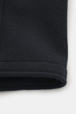 Close-up of the Stone Island Pea Coat Navy sleeve showing its felted surface made of fine virgin wool with a cashmere blend.

Description: <p>This pea coat by STONE ISLAND features a felted surface made of fine virgin wool with a cashmere blend, making it