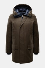 Vorderansicht des Canada Goose Daunenparka 'Langford' dunkelbraun mit Kapuze, Arctic-Tech-Material, Daunenfüllung, Regular Fit, Taschen, Reißverschluss und Windblende.