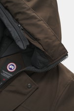 Canada Goose Down parka 'Langford' dark brown close-up from above showing zipper, snap button, collar, and Arctic-Tech fabric, with smooth feel and warm lining, featuring two-way zip, storm flap, high collar with hood, internal rucksack straps, hand-warme