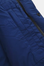 Nahaufnahme der Canada Goose Daunenjacke 'Sterling' dunkelblau von vorne, hochwertig, wasserabweisend, glatter Griff, Daunenfüllung, Oversized Fit.