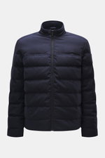 Front view of Canada Goose Down jacket 'Metro' dark blue, slim fit with high-closing zipper, elastic cuffs, warming down filling, soft lining, two inner pockets, zipper side pockets, and CANADA GOOSE label on the upper arm. Maximum comfort in a lightweigh