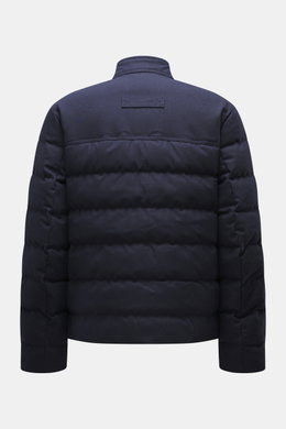 Rear view of the Canada Goose Down jacket 'Metro' dark blue, showcasing its slim fit, elastic cuffs, and high collar with soft lining.

Description: <p>Maximum comfort in a lightweight design: The sporty 'Metro' jacket from CANADA GOOSE features warming d