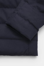 Canada Goose Down jacket 'Metro' dark blue shown from a close-up side angle, highlighting the elastic cuff and quilted, warming down filling. Maximum comfort in a lightweight design: The sporty 'Metro' jacket from CANADA GOOSE features warming down fillin