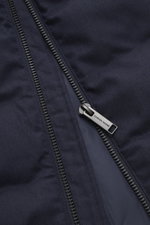 Close-up front view of the Canada Goose Down jacket 'Metro' dark blue, showing the high-closing zipper with "CANADA GOOSE" engraved, highlighting its mix of wool, viscose, and microfiber fabric for maximum comfort and lightweight design with warming down 