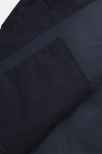 Close-up detail of the sleeve and fabric texture of the Canada Goose Down jacket 'Metro' dark blue, photographed from above.

Description: Maximum comfort in a lightweight design: The sporty 'Metro' jacket from CANADA GOOSE features warming down filling, 