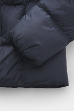Woolrich Down jacket dark blue close-up from the front showing high-quality microfiber, smooth feel, warm down filling, slim fit, durable two-way zipper, piped front pockets, adjustable hem, quilted lining fabric, and two inner pockets.