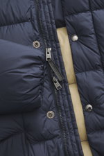 Close-up front view of Woolrich Down jacket 'Cloud Davis' dark blue showing high-quality microfiber, smooth touch, warm down filling, slim fit, robust two-way zipper, welted hand warming pockets, front pockets with flap, practical hood, quilted lining fab