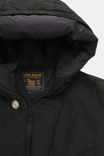 Woolrich Down parka 'Arctic Parka' black shown from a close-up front angle, highlighting the padded hood, zipper, and label. Cold weather? Bring it on! The 'Arctic Parka' by WOOLRICH offers sporty style and dependable warmth down to –20 °C thanks to its h