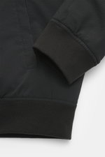 Emporio Armani Daunen-Wendeblouson navy, Detailaufnahme von Ärmel und Saum, hochwertige Microfaser, weicher Griff, leichte Daunenfüllung, wendbar, Regular Fit, robuster Zwei-Wege-Reißverschluss, klassischer Blousonkragen, paspelierte Fronttaschen, elastis