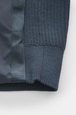 Parajumpers Strickjacke 'Steel River' graublau, Detailaufnahme von Ärmel und Bund, hochwertig, Microfaser, weicher Griff, grobes Patentstrick-Design.