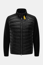 Parajumpers Daunenjacke 'Jayden' schwarz, Frontansicht, hochwertige Microfaser, elastisches Wabengewebe, wind- wasserabweisend, Slim Fit, Daunenfüllung, Stehkragen, Reißverschluss, Taschen, Weblabel, Belüftungsschlitze.