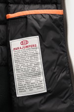 Innenansicht der Parajumpers Daunenjacke 'Jayden' schwarz, Detailaufnahme mit hochwertiger Microfaser, elastischem Wabengewebe, glattem Griff, atmungsaktiv, Slim Fit, leichter Daunenfüllung, Stehkragen, robustem Zwei-Wege-Reißverschluss, Brusttasche, Hüft