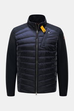 Parajumpers Daunenjacke 'Jayden' navy, Frontansicht, hochwertige Microfaser, elastisches Wabengewebe, Slim Fit, Daunenfüllung, wind- und wasserabweisend, Belüftungsschlitze, Brusttasche, Zwei-Wege-Reißverschluss, Stehkragen mit Knopfriegel, PARAJUMPERS-We