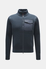 Parajumpers Strickjacke 'Hart River' petrol, frontal fotografiert, Slim Fit, Strick aus Microfaser/Baumwolle, mittelfeines Strickbild, Patent-Strickmuster, Zwei-Wege-Reißverschluss, Stehkragen, Brusttasche mit Patte, Logo-Badge am Oberarm.