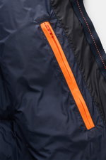 Nahaufnahme der Parajumpers Daunenjacke 'Notigi' navy von innen, zeigt den ultraleichten Nylon-Ripstop mit orangefarbenem Reißverschluss und Microfaser-Einsätzen.