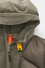 Parajumpers Daunenjacke 'Notigi' khaki, Nahaufnahme von Kapuze und Reißverschluss, ultraleichtes Nylon-Ripstop, Microfaser, wind- und wasserabweisend.