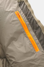 Parajumpers Daunenjacke 'Notigi' khaki, Detailansicht Innenfutter mit orangefarbenem Reißverschluss, ultraleichter Nylon-Ripstop, Microfaser, wind- und wasserabweisend, warme Daunenfüllung.