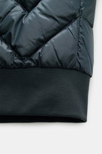 Parajumpers Daunenblouson 'Pharrell' petrol, Detailansicht von unten auf robustes Bündchen, gesteppte, wasserabweisende Microfaser mit Daunenfüllung.