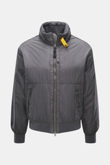 Parajumpers Blouson 'Tuam' dunkelgrau, frontal fotografiert, hochwertige Microfaser, weicher Griff, wind- und wasserabweisend, atmungsaktiv, leichte Wattierung, Slim Fit, Zwei-Wege-Reißverschluss, Stehkragen mit Knopfriegel, versteckte Kapuze, Brusttasche