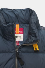 Parajumpers Daunenjacke 'Duleek' navy, Detailansicht von oben, Stehkragen mit Knopfriegel, strapazierfähige Microfaser, Super Light Weight Daunenfüllung, wind- und wasserabweisend, atmungsaktiv, Regular Fit, Zwei-Wege-Reißverschluss, Zipper-Fronttaschen, 