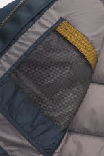 Innenansicht der Parajumpers Daunenjacke 'Duleek' navy, Detailaufnahme der zwei Innentaschen, Mesh, kontrastierender Futterstoff, Regular Fit, strapazierfähige Microfaser, Super Light Weight Daunenfüllung, wind- und wasserabweisend, atmungsaktiv, Stehkrag