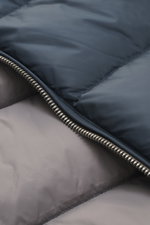 Nahaufnahme der Parajumpers Daunenjacke 'Duleek' navy, Perspektive innen auf Reißverschluss und kontrastierendes Futter, strapazierfähige Microfaser, Super Light Weight Daunenfüllung, wind- und wasserabweisend, atmungsaktiv, Regular Fit, Stehkragen mit Kn