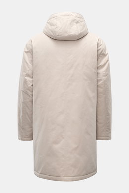 Rear view of the 04651/ A trip in a bag Parka 'MC26' sand, made of lightly waxed cotton with a soft touch, regular fit, high collar, practical hood, two-way zipper, wind flap with snap buttons, large flap pockets, wool-mix lining, and an inner pocket, ins