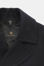 Nahaufnahme der variablen Reverskragen der Belstaff Cabanjacke 'Milford' navy, Mix aus Wolle und Microfaser, weicher Griff, Regular Fit.