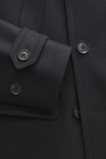 Belstaff Cabanjacke 'Milford' navy, Nahaufnahme von Knöpfen und Ärmel mit Knopfriegel, Mix aus Wolle und Microfaser, Regular Fit, glattes Innenfutter.