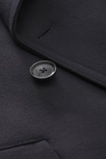 Belstaff Cabanjacke 'Milford' navy in Nahaufnahme von oben, Mix aus Wolle und Microfaser, weicher Griff, Regular Fit, variabler Reverskragen, zweireihiger Drei-Knopf-Stil.