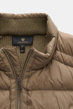 Close-up front view of Belstaff Down knit jacket 'Compound' khaki showing soft patent knit wool collar and quilted microfiber front.

Description: <p>Soft patent knit made of pure wool, combined with a pleasantly light down quilted front – BELSTAFF create