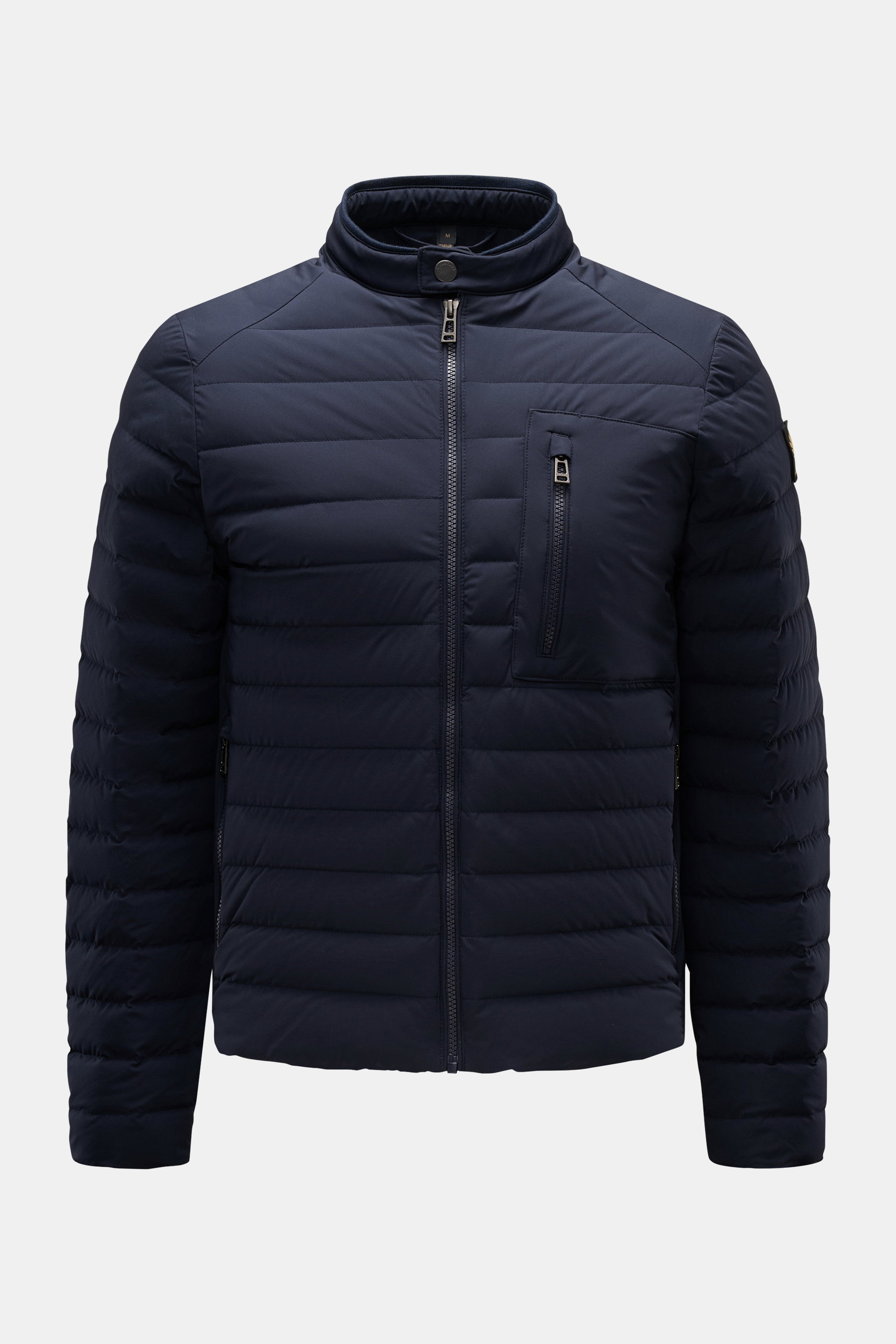 Belstaff Daunenjacke 'Chassis' navy, Frontansicht, leichte Outdoor-Jacke mit Stehkragen, wasserabweisend, Slim Fit, Microfaser, Reißverschluss, Brusttasche mit Zipper.