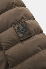 Close-up side view of Belstaff Down jacket 'Chassis' dark brown showing the high-quality microfiber fabric and BELSTAFF woven label on the sleeve.

Description: <p>Essential outdoor must-have in casual BELSTAFF style: The lightweight down jacket 'Chassis'