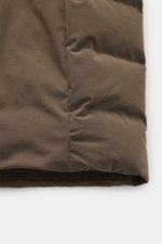 Close-up view of the side seam and quilting detail of the Belstaff Down jacket 'Chassis' dark brown, showing high-quality microfiber with smooth touch and elastic quality. 

Additional description: 
<p>Essential outdoor must-have in casual BELSTAFF style: