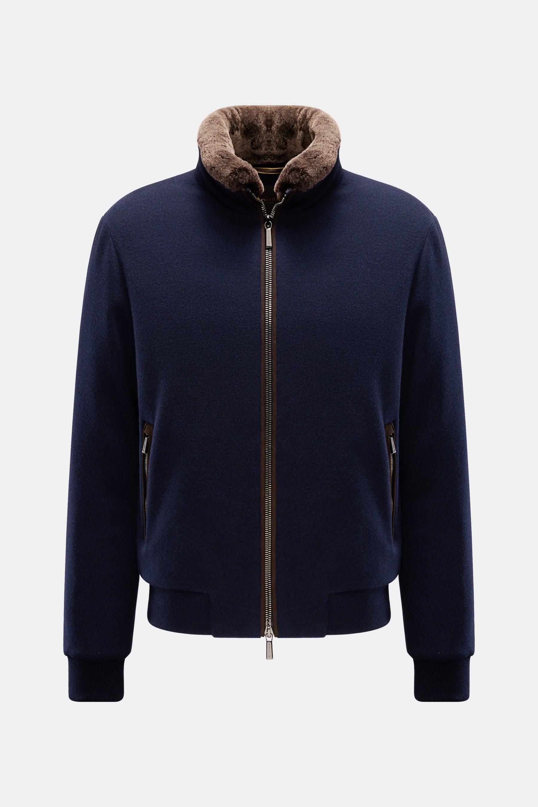 Moorer Daunenblouson "Bellati" navy, frontale Nahaufnahme, Mix aus Wolle und Cashmere, gestrickte Oberfläche, leichte Daunenfüllung, Slim Fit, Zwei-Wege-Reißverschluss, schmaler Stehkragen mit abnehmbarem Lammfellbesatz, Zipper-Fronttaschen, elastische Är