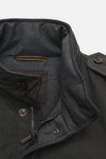 Close-up front view of Moorer Down jacket 'Mougi' anthracite collar and zipper, showcasing high-quality viscose-microfiber blend fabric.

Description: 
<p>Functional outerwear with timeless elegance from MOORER: Ready for autumn with the down jacket 'Moug