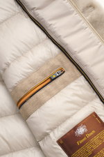 Close-up, top-down view of the beige Moorer Cashmere down jacket 'Teodor' showing quilted lining, zippered inner pocket with orange zipper, and warm sheepskin-trimmed collar. Style meets function: The down jacket from MOORER combines modern elegance with 