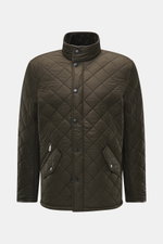 Front view of Barbour Quilted jacket 'Powell Quilt' dark olive, slim fit with light padding, fleece lining, stand-up collar, and multiple pockets.

Detailed description: <p>Styled after the popular Chelsea design, the 'Powell Quilt' quilted jacket feature